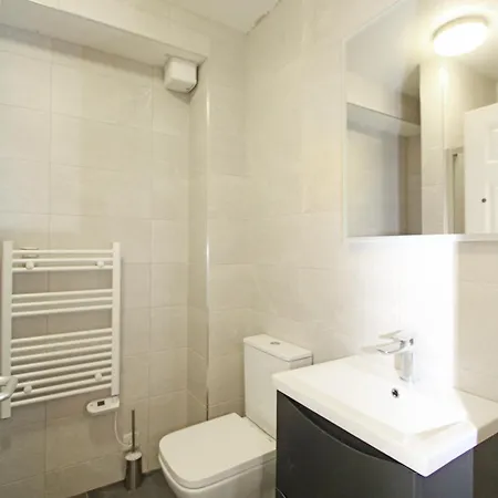 Luxury 2 Bedroom In *