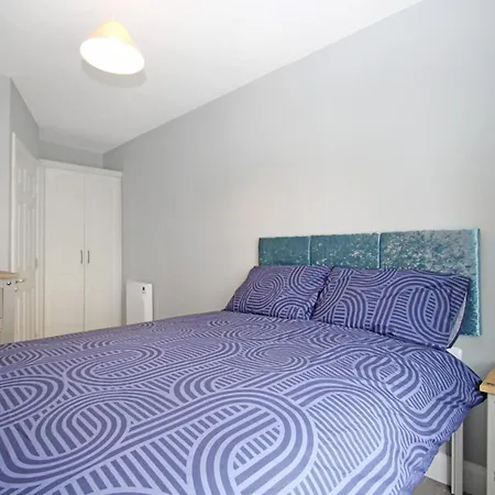 Luxury 2 Bedroom In * גלוואיי