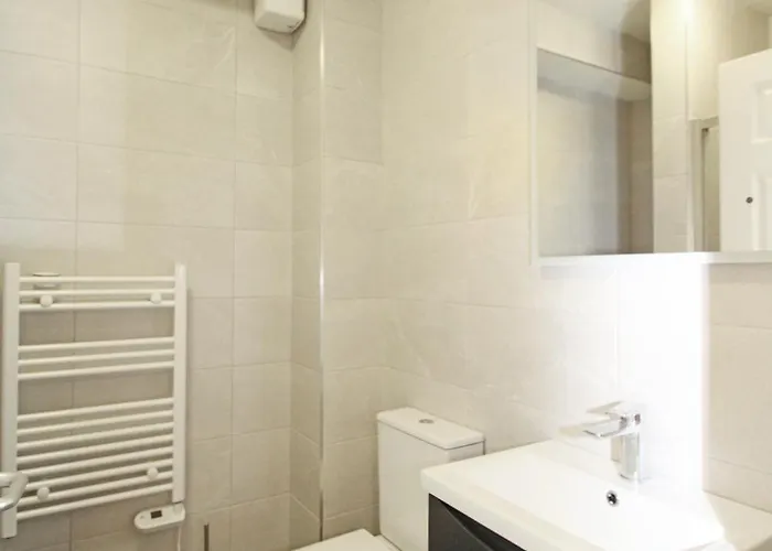 Luxury 2 Bedroom In *